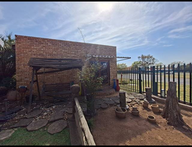 4 BEDROOM FREEHOLD FOR SALE IN VAN DYK PARK